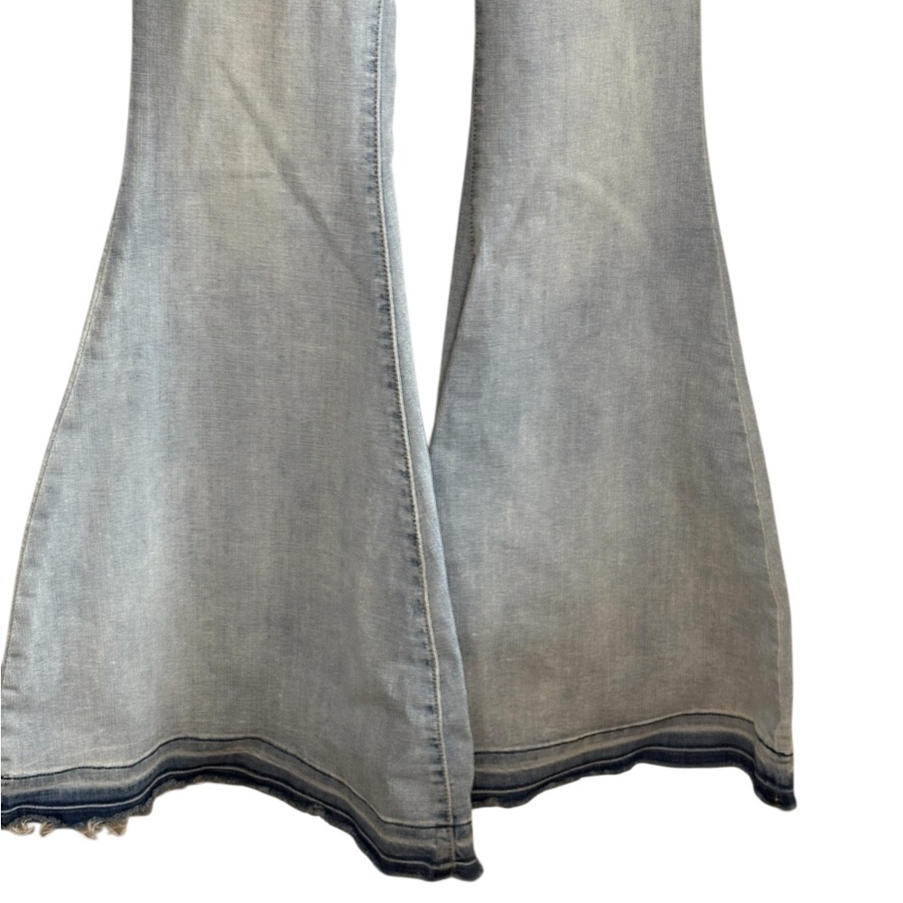 Free People We The Free IRREPLACEABLE Kent Blue Flare Raw Hem Button Fly Jeans - Picture 10 of 10